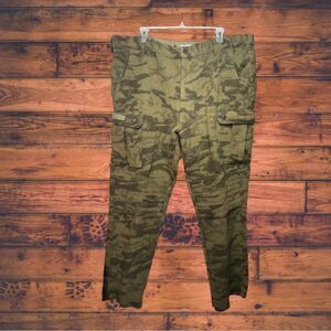Columbia Green Camouflage Wool Blend Khaki Pants Size 46